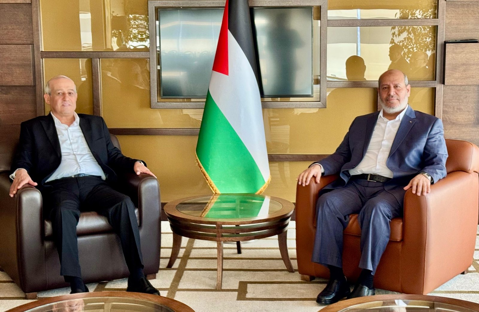 الحية يبحث مع وفد الجبهة الشعبية انتهاكات وقف إطلاق النار